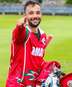 zeeshan maqsood cricketer
