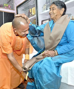 yogi adityanath parents